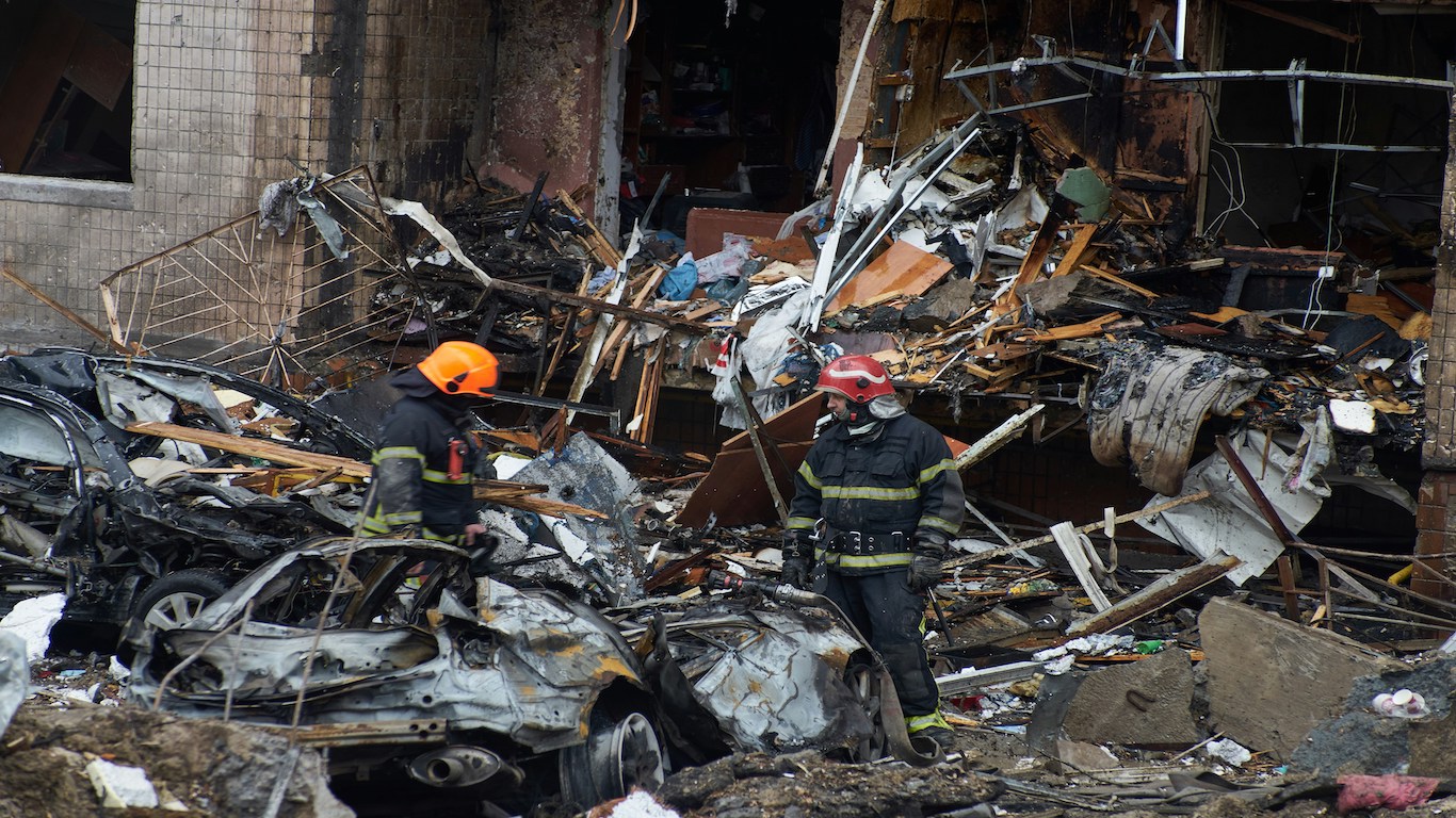 Міста фронтової держави: як українські громади тримають удари, живуть в умовах блекаутів і відбудовуються під час війни