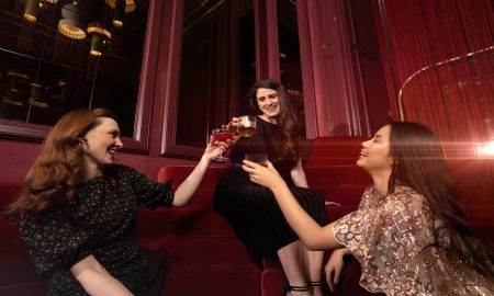 Святковий дрес-код 2026: як одягнутись на Новий рік, корпоратив чи домашню вечірку