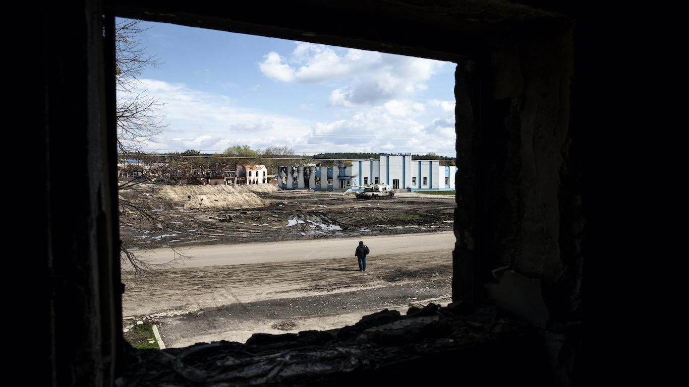 Безпека міст: укриття, тривоги, шкільні маршрути і “втома від сирен”