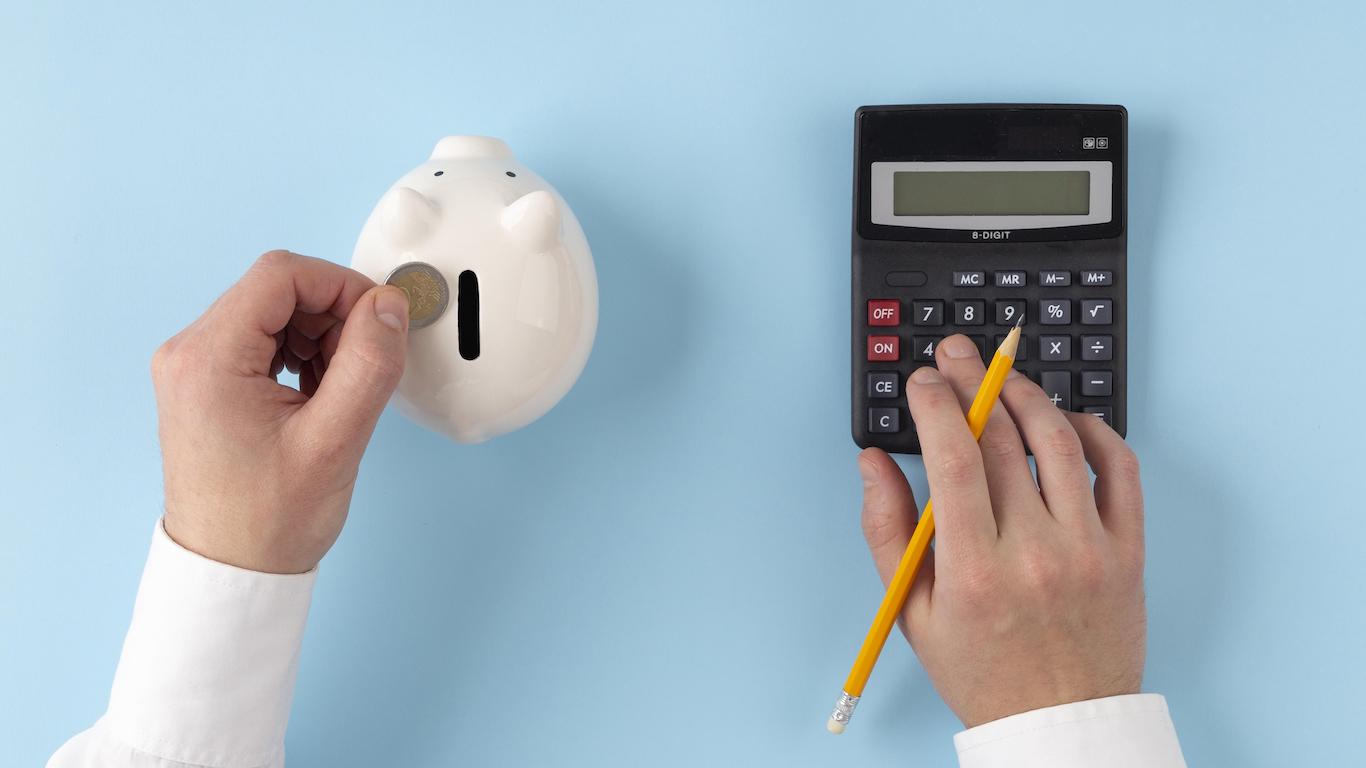 Соціальні гроші та виживання: як українці живуть між війною, допомогою і бідністю у 2026 році